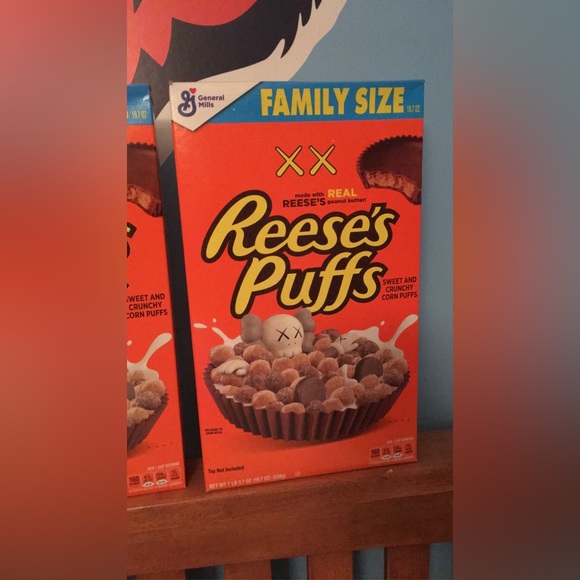 KAWS Reese’s puff cereal - Picture 6 of 6